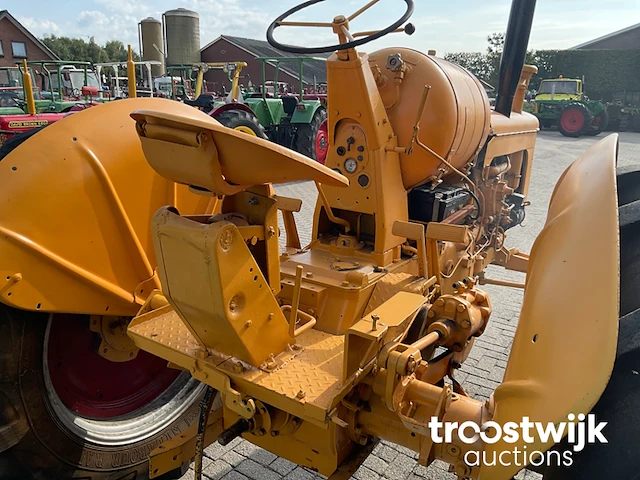 Oldtimer tractor - afbeelding 11 van  25