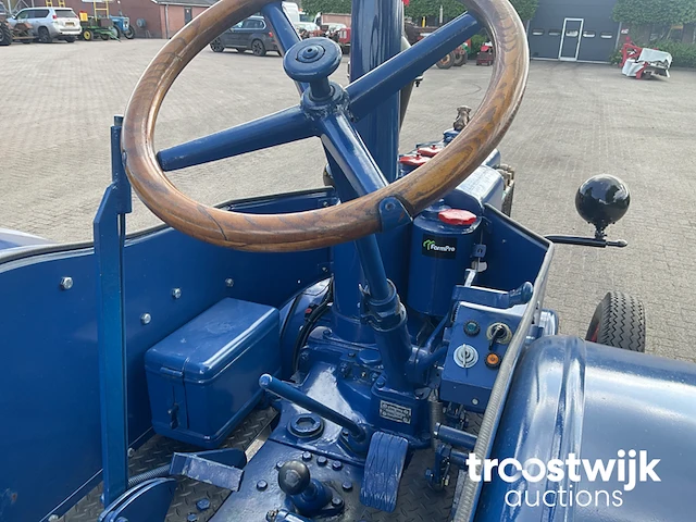 Oldtimer tractor - afbeelding 9 van  27