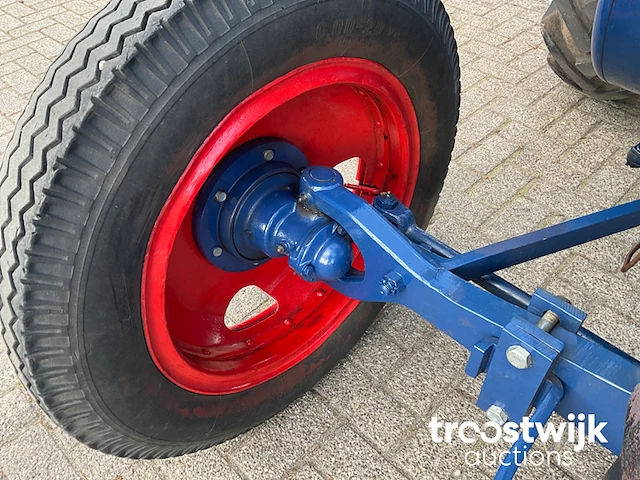 Oldtimer tractor - afbeelding 16 van  27