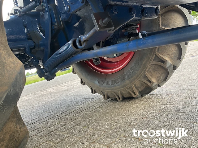 Oldtimer tractor - afbeelding 17 van  27