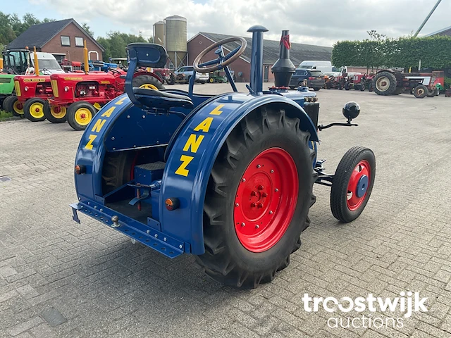 Oldtimer tractor - afbeelding 24 van  27