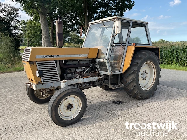 Oldtimer tractor - afbeelding 1 van  31