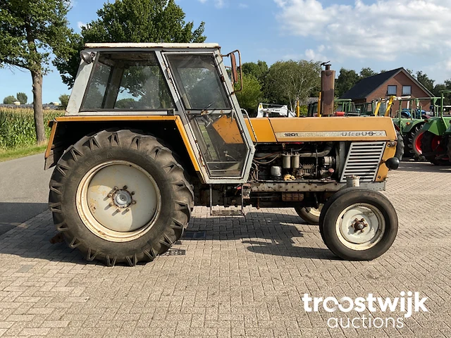 Oldtimer tractor - afbeelding 29 van  31