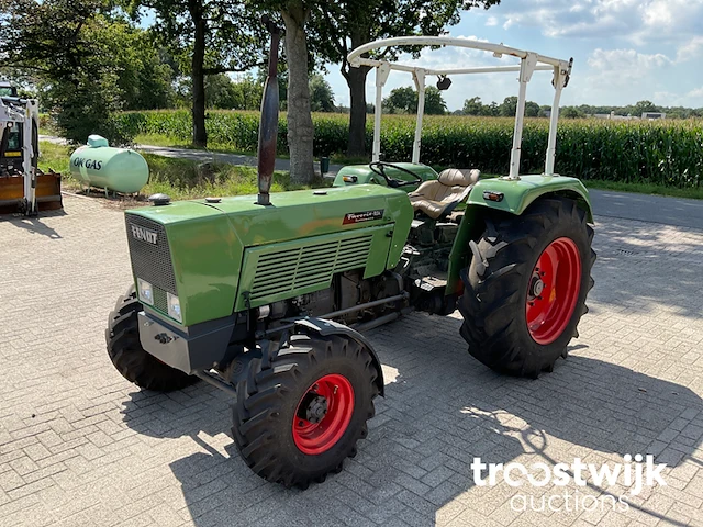 Oldtimer tractor - afbeelding 1 van  24