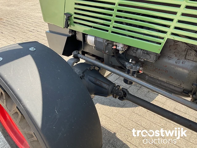 Oldtimer tractor - afbeelding 16 van  24