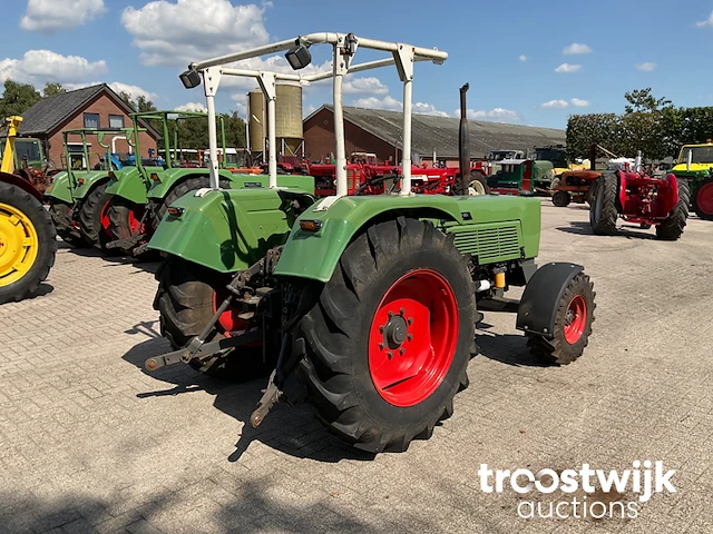 Oldtimer tractor - afbeelding 21 van  24