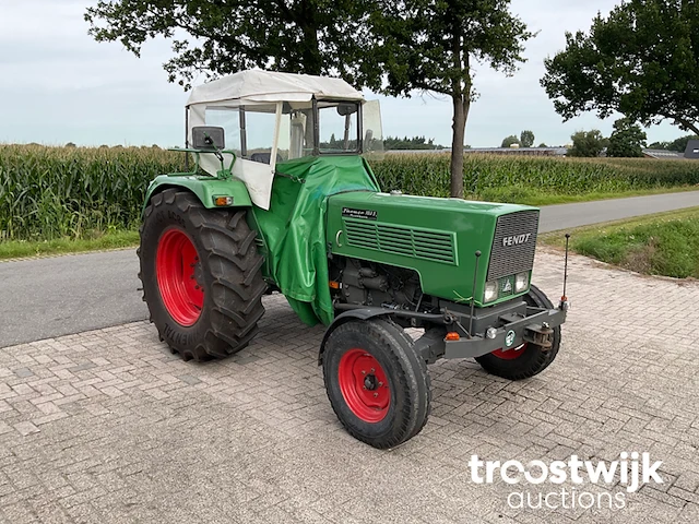 Oldtimer tractor - afbeelding 26 van  31
