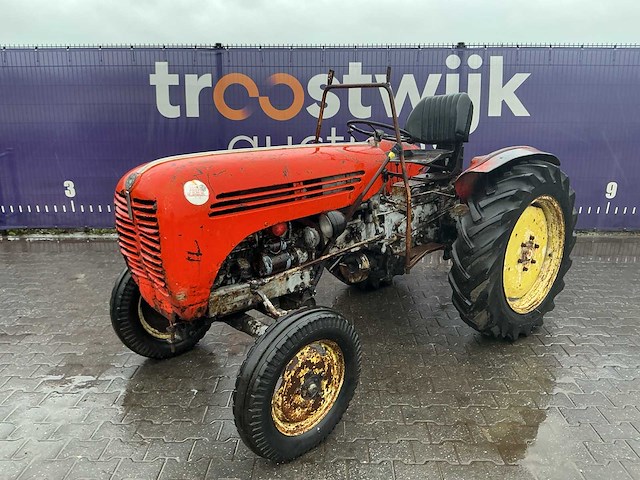 Oldtimer tractor - afbeelding 1 van  10