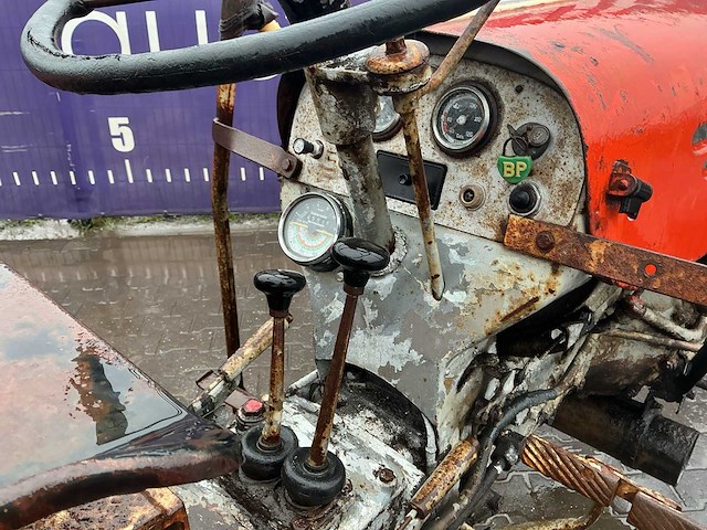 Oldtimer tractor - afbeelding 8 van  10