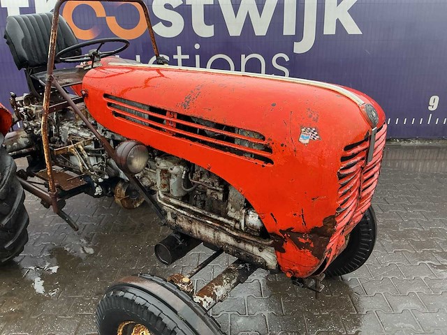 Oldtimer tractor - afbeelding 10 van  10