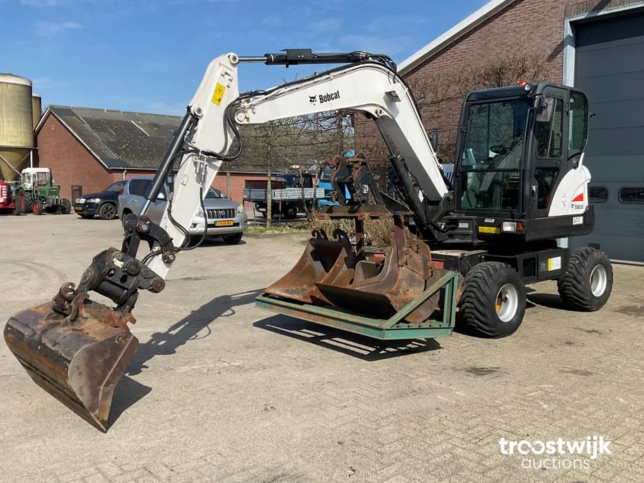 (oldtimer) tractoren, -auto’s, metaalbewerking machines, bouwmaterialen en bedrijfsgoederen
