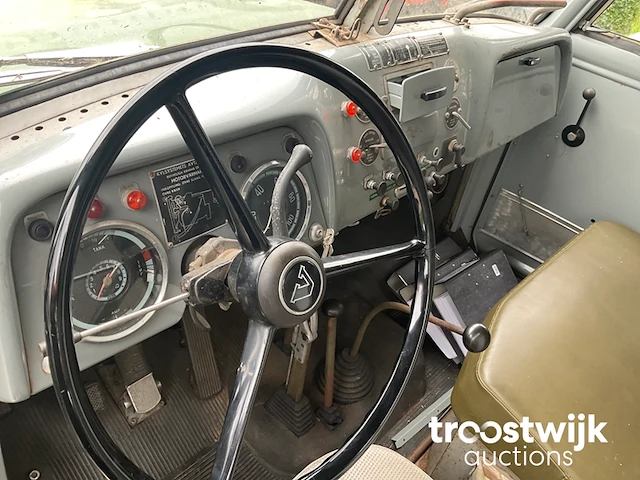 Oldtimer vrachtwagen 4x4 - afbeelding 29 van  42