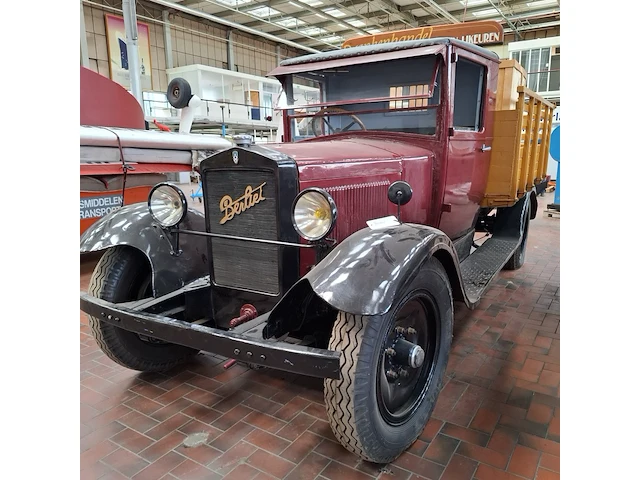 Oldtimer vrachtwagen, berliet - afbeelding 2 van  52