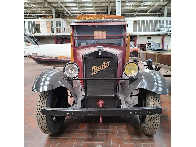 Oldtimer vrachtwagen, berliet - afbeelding 3 van  52