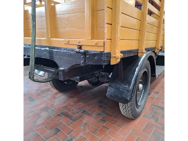 Oldtimer vrachtwagen, berliet - afbeelding 15 van  52
