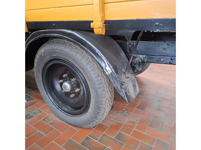 Oldtimer vrachtwagen, berliet - afbeelding 17 van  52