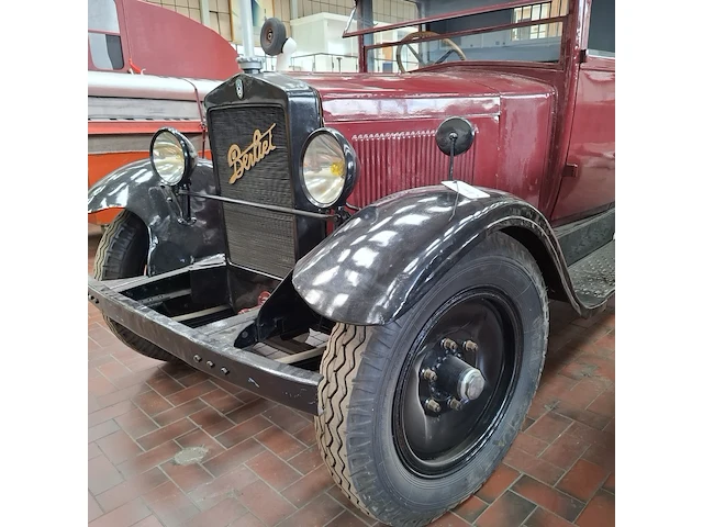 Oldtimer vrachtwagen, berliet - afbeelding 24 van  52