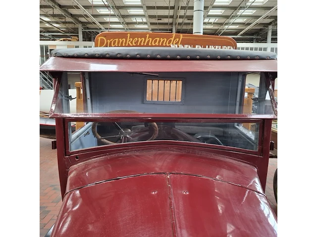 Oldtimer vrachtwagen, berliet - afbeelding 26 van  52