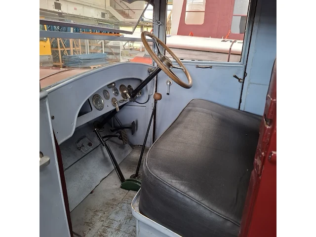 Oldtimer vrachtwagen, berliet - afbeelding 28 van  52