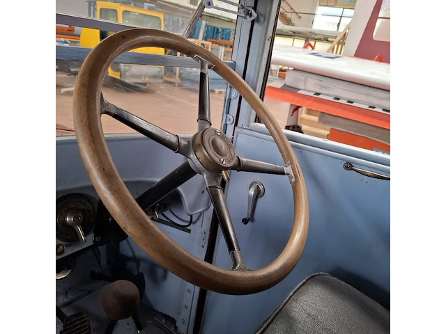 Oldtimer vrachtwagen, berliet - afbeelding 31 van  52