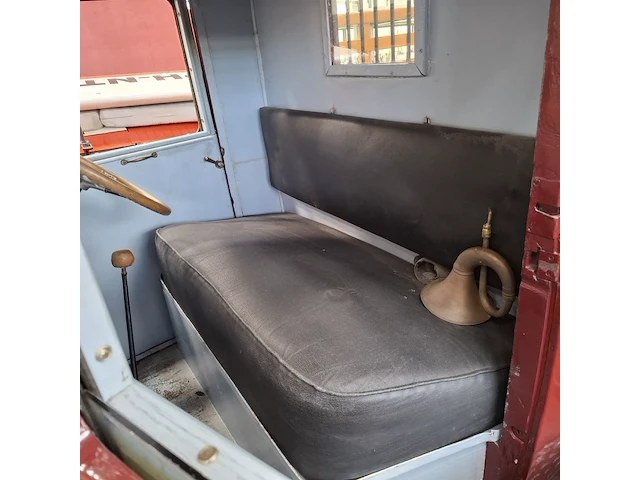 Oldtimer vrachtwagen, berliet - afbeelding 32 van  52