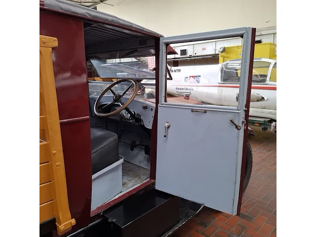 Oldtimer vrachtwagen, berliet - afbeelding 36 van  52