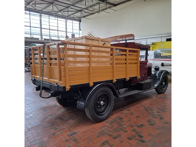 Oldtimer vrachtwagen, berliet - afbeelding 45 van  52