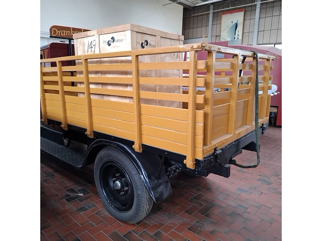 Oldtimer vrachtwagen, berliet - afbeelding 51 van  52