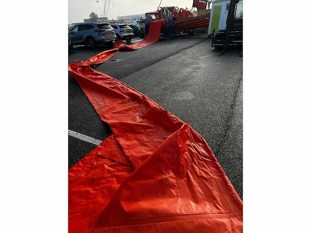 Oliekerend scherm 150 meter - afbeelding 4 van  8