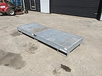 Olielekbak, var, aw065, 1999 - afbeelding 2 van  7