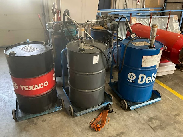 Oliepomp en transportkar (5x) - afbeelding 1 van  9