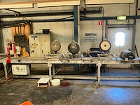 Oliestraat v.v. automatische aanvoer, 3 uitsmeermachines + borstel 600x50cm - afbeelding 1 van  8