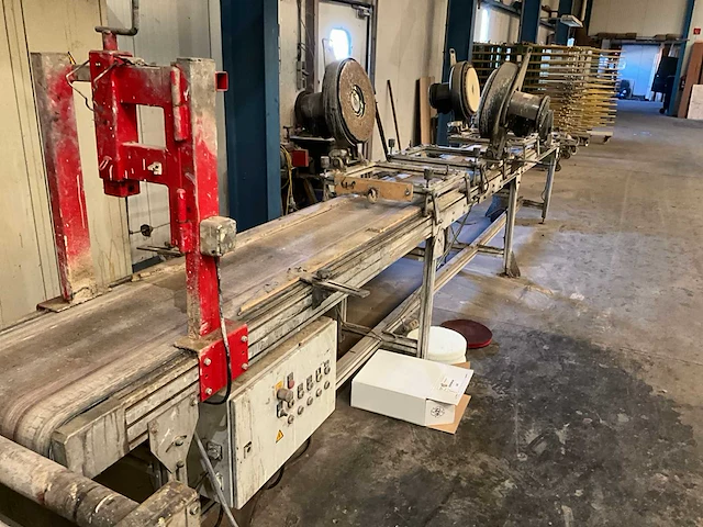 Oliestraat v.v. automatische aanvoer, 3 uitsmeermachines + borstel 600x50cm - afbeelding 2 van  8
