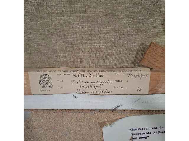 Olieverf schilderij, w.p.m.v. dinther, stilleven met appelen en koffiepot, 1975 - afbeelding 10 van  10