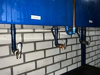 Olie/vloeistof opslag (3x 75l) v.v. tapkraan, peilbuis, lekbak en vatenrek 155x60x210cm - afbeelding 2 van  5