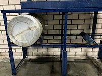 Olie/vloeistof opslag (3x 75l) v.v. tapkraan, peilbuis, lekbak en vatenrek 155x60x210cm - afbeelding 4 van  5