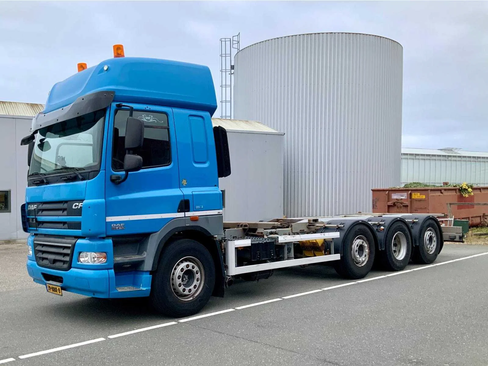 Olijfbomen, daf trucks, tapwagen, hoogwerkers, heftrucks, crossmotor en rijplaten