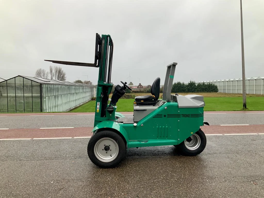 Olijfbomen, heftrucks, hoogwerkers, pelletkachels en rijplaten