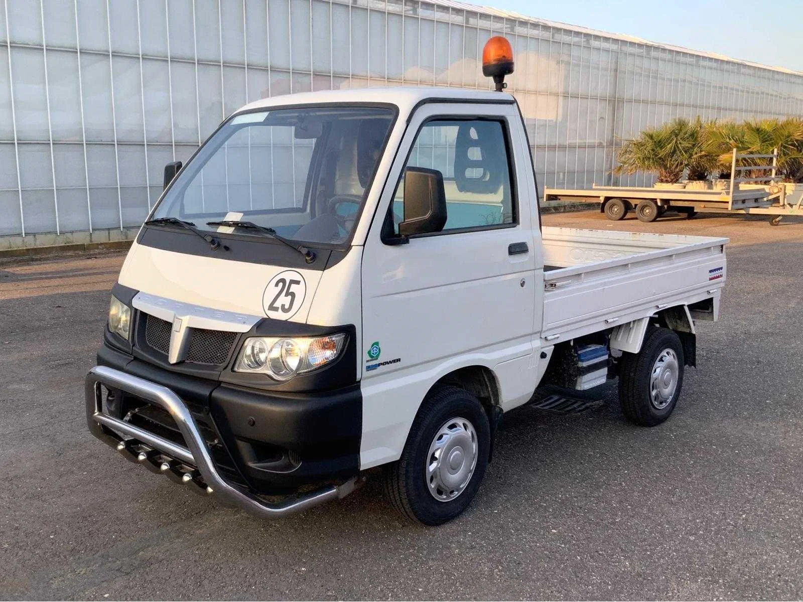 Olijfbomen, mmbs en brommobielen, tapwagen, hoogwerkers, heftrucks, generatoren en rijplaten