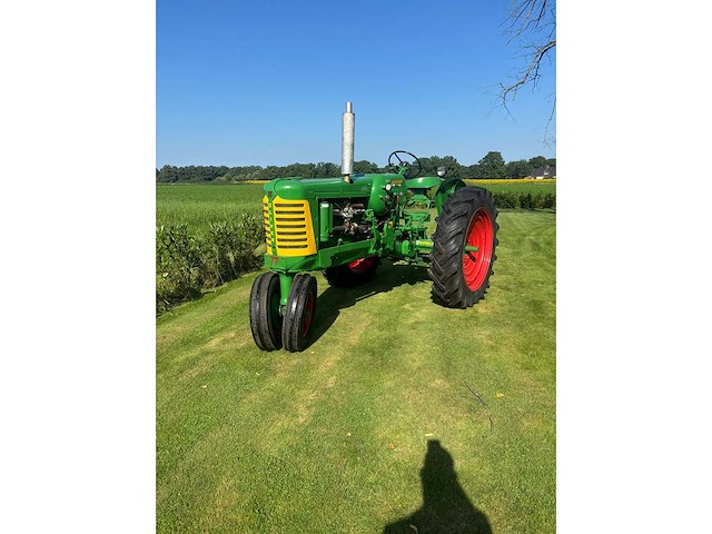 Oliver 1953 super 77 oldtimer tractor - afbeelding 12 van  23