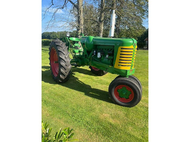 Oliver 1953 super 77 oldtimer tractor - afbeelding 18 van  23