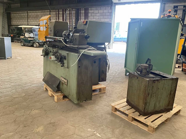 Olivettti saimp r5 slijpmachine - afbeelding 1 van  12