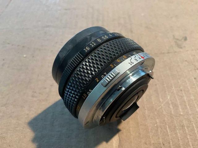 Olympus auto-w camera lens - afbeelding 1 van  2