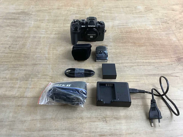 Olympus camera om-d e-m1 mark ii body (black) - afbeelding 4 van  9