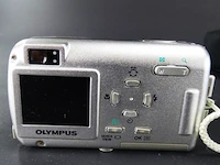 Olympus mju 400 4 megapixels, 3x zoom camera in etui - afbeelding 4 van  5