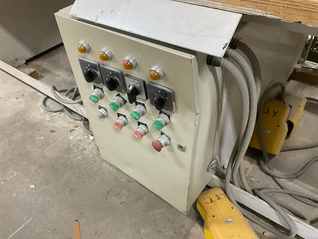 Omga radiaalafkortzaagmachine (4x) - afbeelding 9 van  31