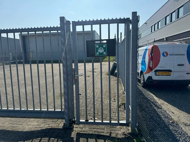 Omheining met schuifpoort (23,25x18,25 mtr) (424m2) - afbeelding 17 van  41