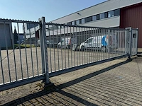 Omheining met schuifpoort (23,25x18,25 mtr) (424m2) - afbeelding 19 van  41