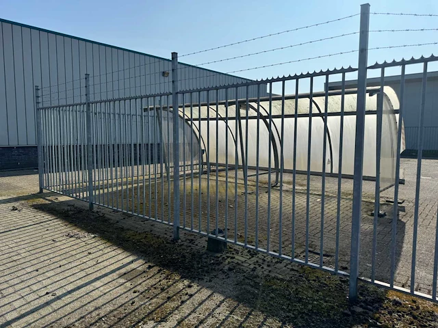 Omheining met schuifpoort (23,25x18,25 mtr) (424m2) - afbeelding 21 van  41