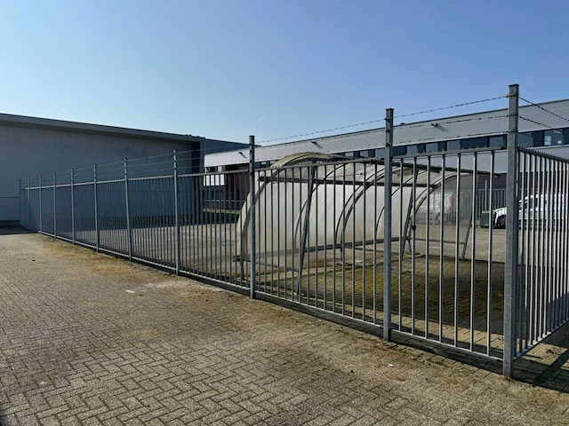 Omheining met schuifpoort (23,25x18,25 mtr) (424m2) - afbeelding 22 van  41